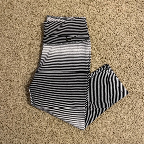Nike Striped Cropped Leggings - M - Picture 3 of 4